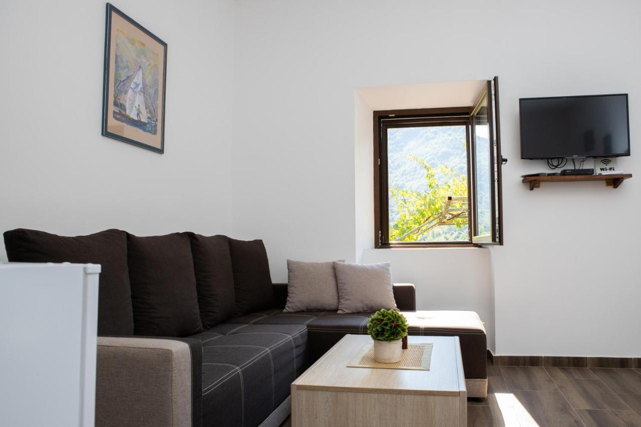 Hostal Aleksa Cetinje Exterior foto