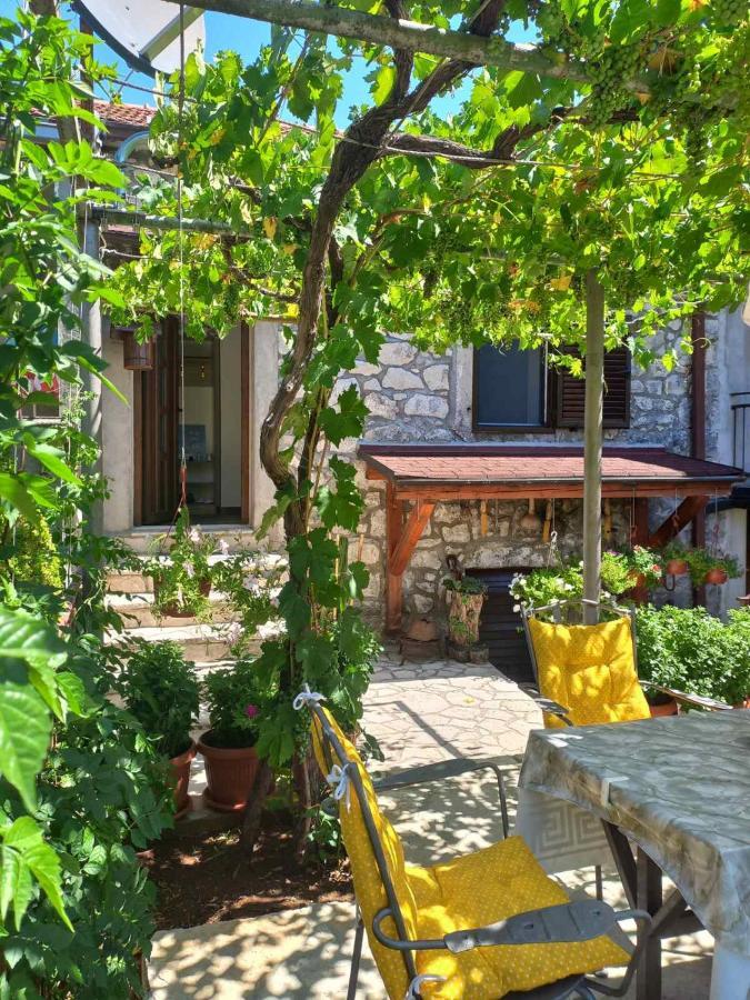 Hostal Aleksa Cetinje Exterior foto