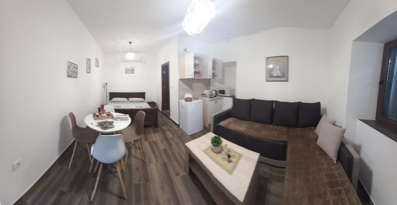 Hostal Aleksa Cetinje Exterior foto